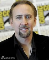 幻灯图：动漫展进入高潮 Maggie Q比美吸血鬼情侣