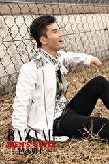 组图：《新恋爱时代》郑凯变时尚型男 酷劲十足