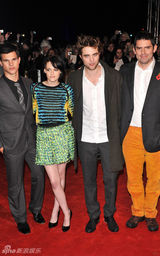 高清组图：《新月》英国粉丝见面会 斯图尔特雷人装