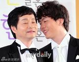 组图：韩名导宣布与同性恋人举行婚礼现场热吻