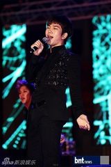 组图：韩组合T-ara等亮相国际和平生命演唱会