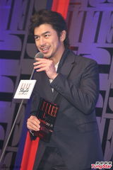 组图：范晓萱劲装登时尚场 避谈小S代言风波