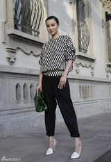 组图：宋佳获金鸡百花最佳女主角 抹胸白裙俏丽