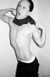 组图：杰瑞德-莱托另类写真曝光 无眉毛暴瘦出镜