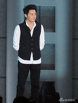 幻灯图：张东健李秉宪宋承宪元彬四大天王日本聚首