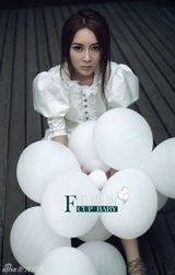 组图：江伊涵服饰广告拍摄 白色妖娆性感