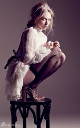 高清组图：阿曼达-塞弗里德最新性感写真