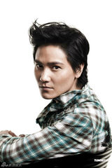 幻灯图：丁子峻做慈善毫不懈怠 亲力亲为成艺人标榜