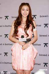 幻灯图：Angelababy坦言桃花太旺 直言不是第三者