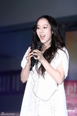 组图：许慧欣梁文音携手做公益 为失亲儿献爱心 