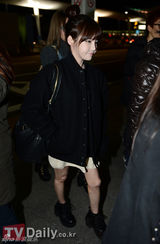 组图：韩团T-ara赴越南便装亮相机场