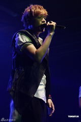 组图：八三夭开唱阿信站台 欲学谢和弦微博放料