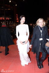 组图：《白日焰火》首映 倪景阳透视装秀美背