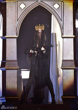 组图：麦当娜巡演激情四射 与猛男上演致命诱惑