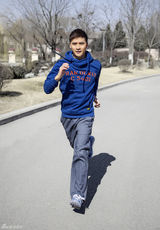 组图：田亮运动休闲街拍 引领全民跑步热潮