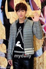 组图：郑允浩郑宇金智媛等为时尚活动站台