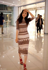 高清组图：徐立街拍LOOK 波西米亚风长裙搭红鞋