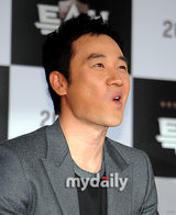 组图：严泰雄朱元新片《特别搜查总部》记者会