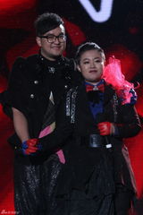 组图：中国好声音巡演南京站雨中精彩献唱