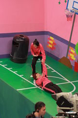 组图：曾志伟蒙嘉慧胡杏儿等录节目卖力演出