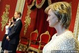 组图：威廉凯特庆纸婚推蜡像 戴安娜蜡像首披红装