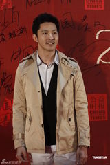 组图：孙悦现身慈善盛典被错认 窦骁刘烨同席零交流