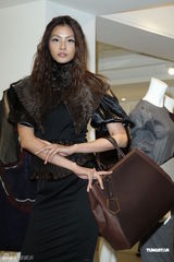 组图：林嘉绮15公分高跟鞋走秀破除怀孕传言