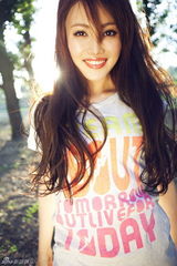 组图：管乐清新写真曝光 朴实自然风格受认可