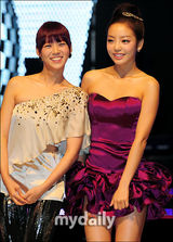 组图：韩女子组合Kara新专辑发布 超短裙性感俏丽