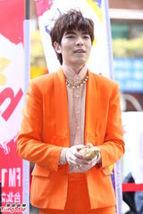 组图：萧敬腾自曝看A片爱偷听 发片在即怕歌曲外泄