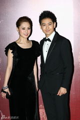 组图：华鼎奖红毯星光熠熠 赵本山携弟子助阵