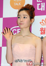 组图：韩星T-ara久违亮相活动 金南珠展帅气魅力