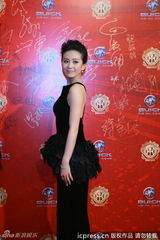 组图：胡歌携两美亮相 刘诗诗黑裙秀美背