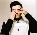 组图：凤小岳登杂志封面展迷人魅力