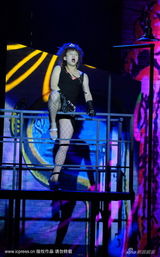 幻灯图集：邓超穿网袜大跳钢管舞 模仿杰克逊动作