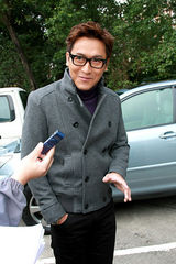 幻灯图：马德钟《女人最痛》热拍 张可颐病倒缺席