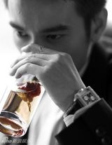 高清组图：袁文康时尚写真 潇洒出镜化身都市精英