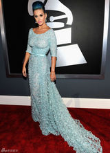 高清组图：格莱美红毯凯蒂-佩里蓝发蓝裙亮相