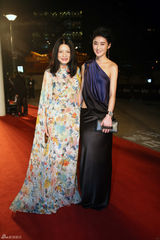 组图：陈燃出席亚洲电影节 香肩半露优雅性感