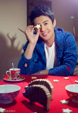 组图：张天其新春写真展温暖笑容