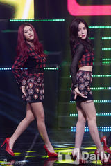 组图：韩团missA携新曲回归 女团齐秀腿拼性感