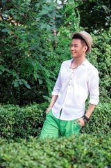 组图：李健清新绿色写真笑容朴实乐观