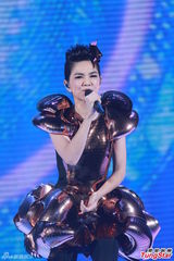 组图：Selina延迟造人 Ella挤胸性感舞老公最爱