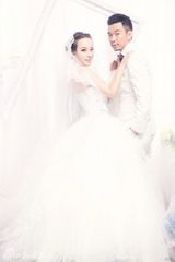 组图：音乐人郝雷王冠结婚 刀郎胡海泉等到场