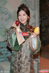 组图：杨怡再与马国明合作 称其不敢加亲热戏