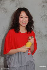 组图：万绮雯无线首拍剧自曝总出错