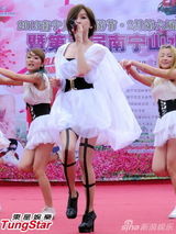 组图：王心凌穿白色薄纱裙演绎丝袜诱惑