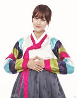 组图：闵孝琳任达华等拍韩服写真庆中秋佳节