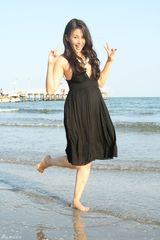 高清组图：《成都，我爱你》主创海滩漫步轻松惬意