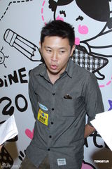 高清图：琦琦曝任达华为女儿学弹琴 MCJin望做父亲